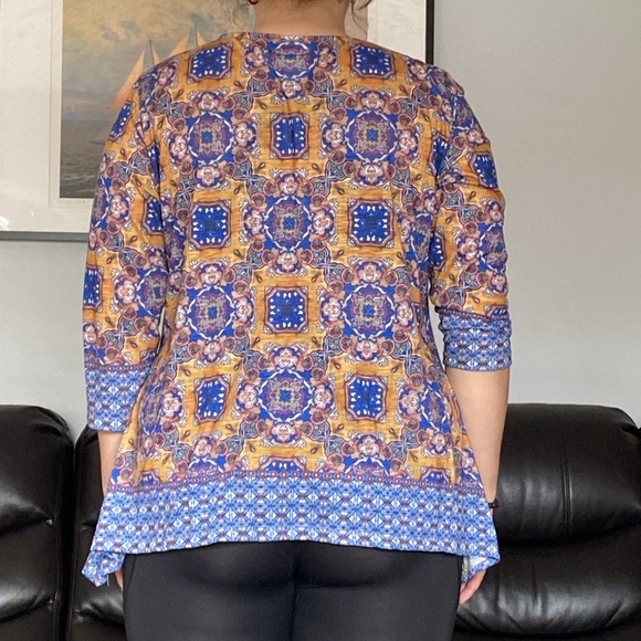 Super flattering Boho style shirt - Picture 2 of 3